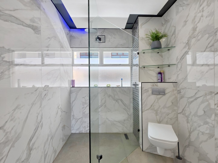 1 Bedroom Property for Sale in Sea Point Western Cape